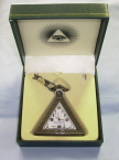 Montre ma�onnique triangulaire
