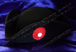 Tricorne noir rigide - 1 rosette rouge bouton blanc 