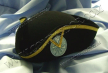 Tricorne noir souple - bord� galon et V or, rosette ciel